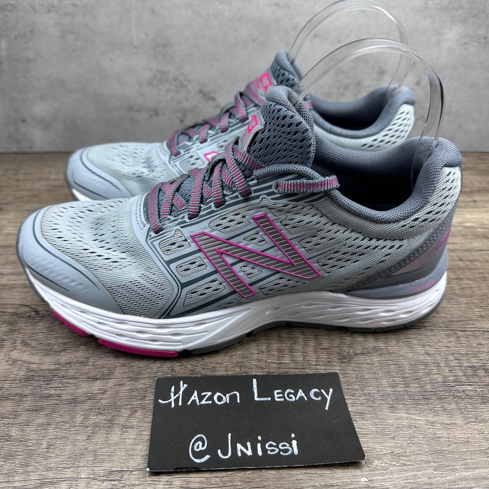 New Balance~Women's~680v5 Gray and Pink Running Shoes~Size 7